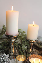 Cargar imagen en el visor de la galería, Silver Pedestal Candle Holder Set
