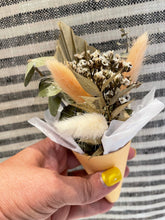 Load image into Gallery viewer, Mini Bouquet
