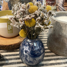 Cargar imagen en el visor de la galería, Preserved Flowers in Mercury Vase
